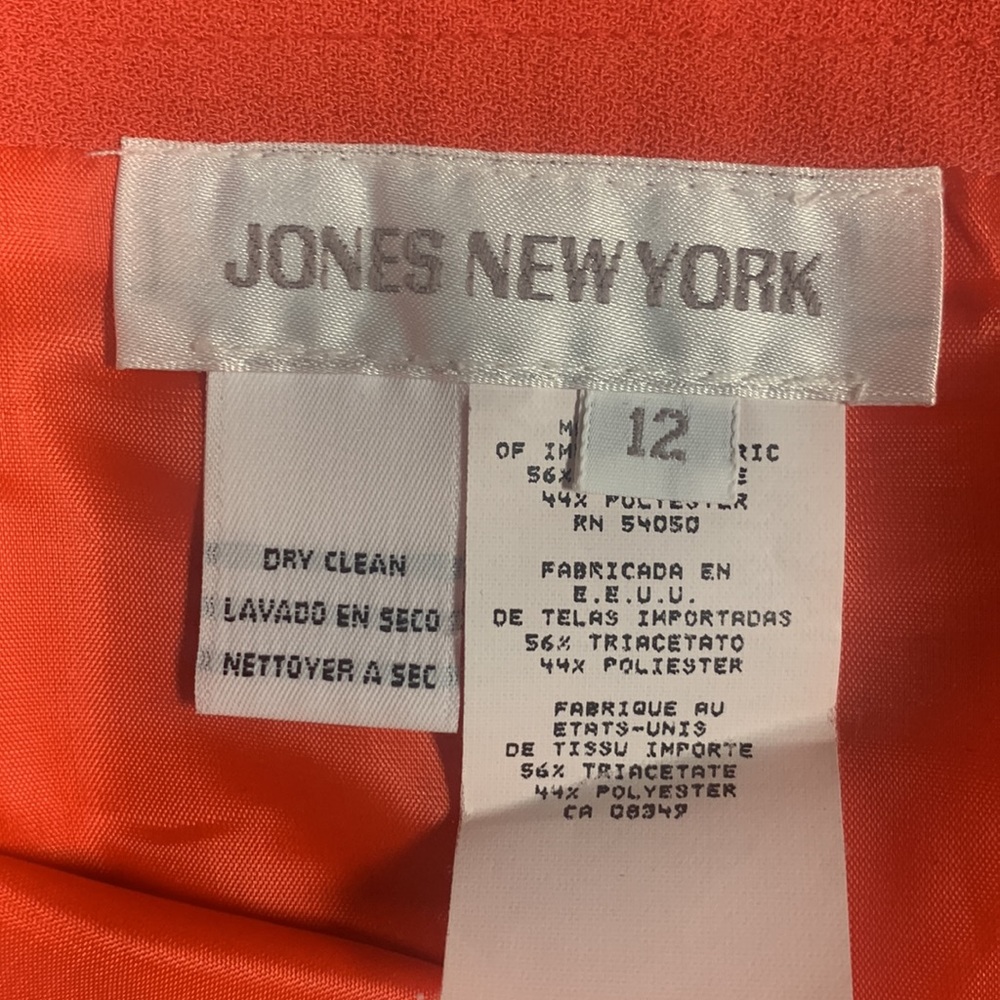 Jones New York size 12 skirt in a salmon color. - Picture 3 of 3